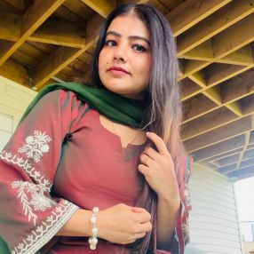 Amandeep, Babysitter à Calgary