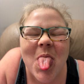 𝓐𝓫𝓫𝔂, Babysitter à Camrose