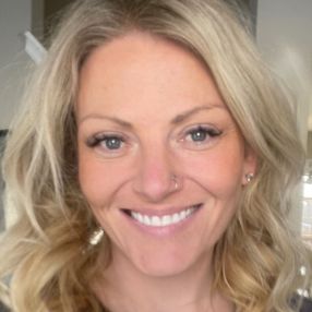 Jess, Babysitter in Airdrie