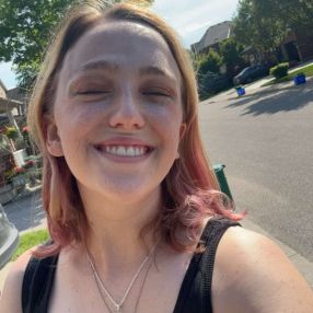 Hayley, Babysitter in Burlington