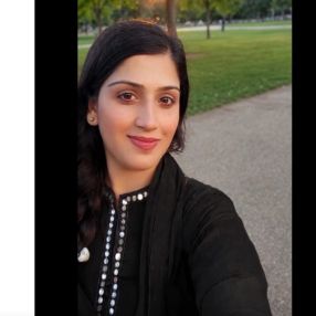 Salma, Babysitter à Surrey