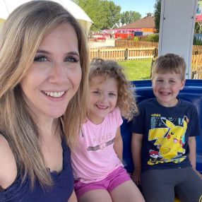 Lindsay, Famille à Airdrie