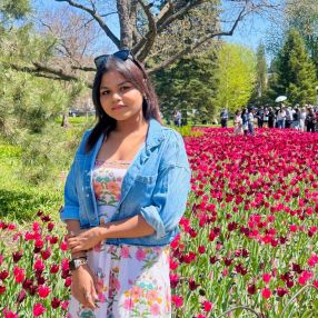 Minoshini, Babysitter à Ottawa