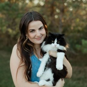 Sara, Babysitter in Moose Jaw