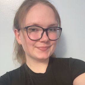 Hailey, Babysitter in Welland