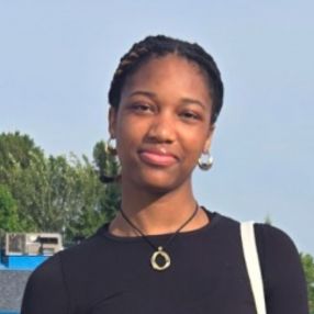 Sasha Cloé, Babysitter in Bois-des-Filion