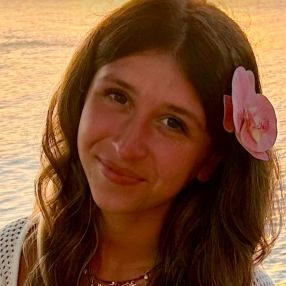 Emma, Babysitter à Dollard-Des Ormeaux