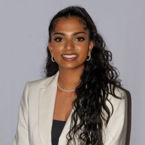 Priyana, Babysitter à Ajax