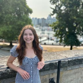 Kiana, Babysitter à Sherwood Park