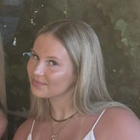 Samantha, Babysitter à Beaconsfield