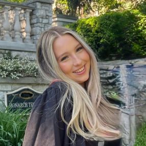 Abi, Babysitter in Burlington
