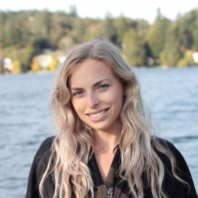 Janelle, Babysitter in Calgary