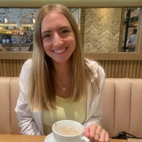 Malayna, Babysitter à Halifax
