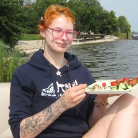 Lyonne, Babysitter à Winnipeg