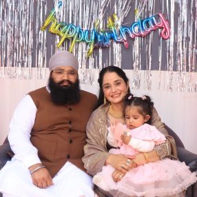 Karanjeet, Famille à Caledon