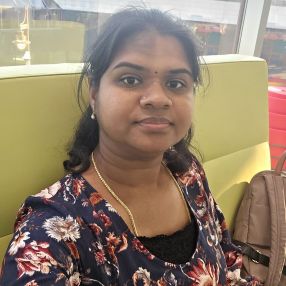 Anoosha, Babysitter à Dartmouth