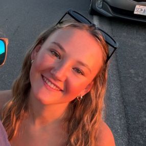 Aislin, Babysitter in Renfrew