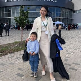Nursuluu, Famille à Regina
