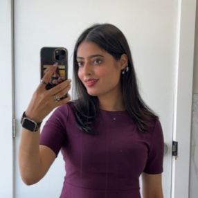 Parina, Babysitter à Surrey