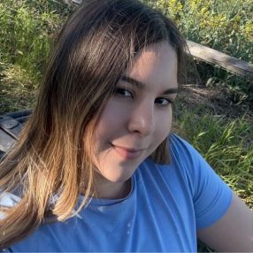 VALERIA, Babysitter à Grande Prairie