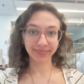 Irini, Babysitter in Dollard-Des Ormeaux