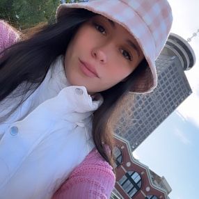 Yael Ivette, Babysitter à Vancouver