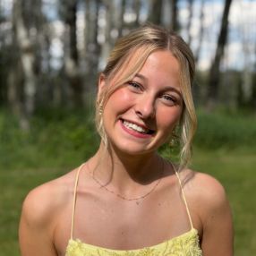 Estelle, Babysitter in Red Deer