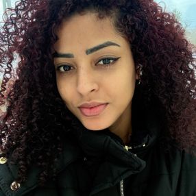 Dasmay, Babysitter à Stratford
