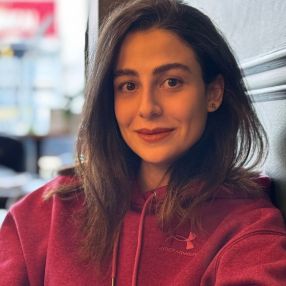 Zeinab, Babysitter in West Vancouver