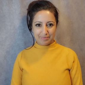 Priya, Babysitter à Surrey