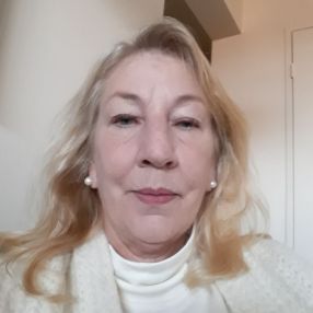 Linda, Babysitter in Hamilton