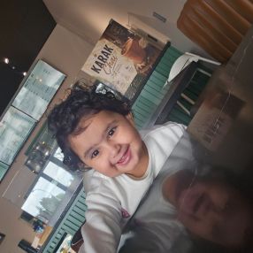 Simran Jeet, Famille à Surrey
