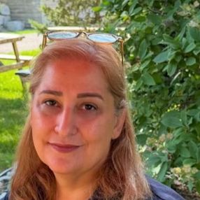 Roya, Babysitter in London