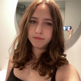 Delphine, Babysitter in La Prairie
