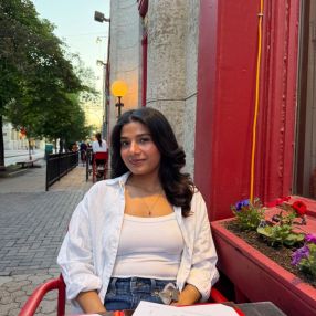 Priya, Babysitter in Winnipeg