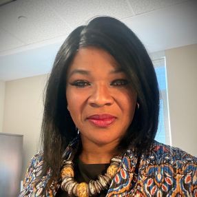 Omotola, Babysitter à Oshawa