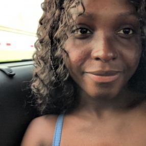 Valkirah, Babysitter in Saint-Lazare