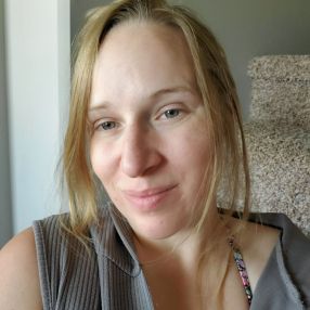 Mandie, Babysitter in Blackfalds