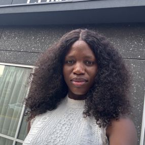 Atoyebi, Babysitter à Ajax