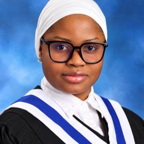 Muzeenat, Babysitter in Hamilton