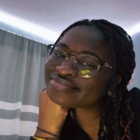 Imane, Babysitter in Mirabel