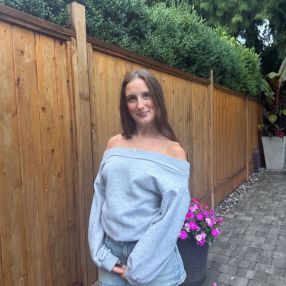 Adel, Babysitter à Pitt Meadows