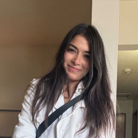 Jasmine, Babysitter à Edmonton