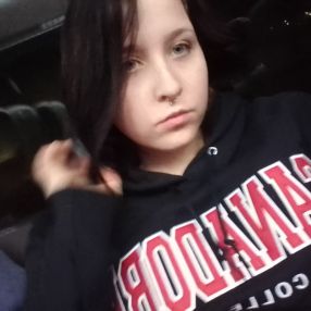 Lexi, Babysitter in Renfrew