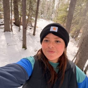 Yanira, Babysitter in Calgary