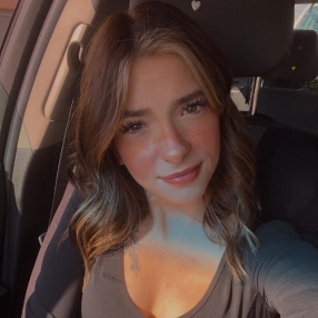 Katelyn, Babysitter à Blackfalds