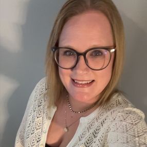 Jen, Babysitter in Milton