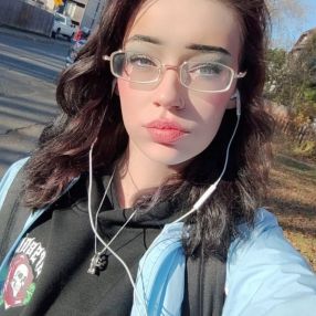 Ren, Babysitter in Regina