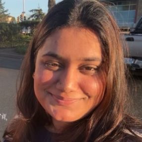 Divya, Babysitter à Surrey