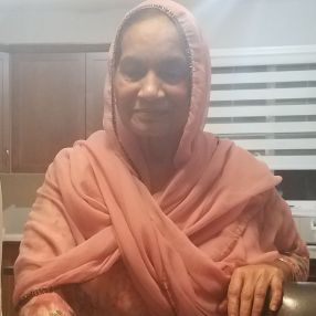 Sukh, Babysitter à Chestermere